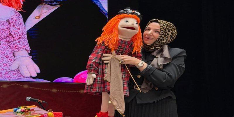 Bir öğretmen, bir kukla ve binlerce gülümseme: “Tarçın”