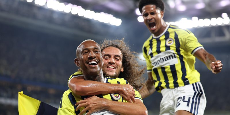 Fenerbahçe tur kapısını Kadıköy’de araladı: 2-0